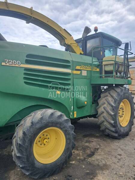 John Deere 7200