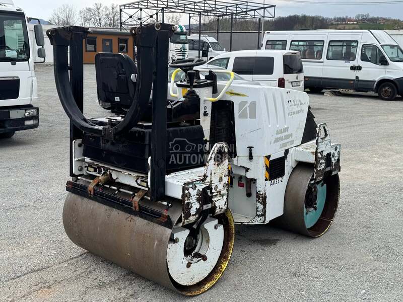 Ammann AV33/2