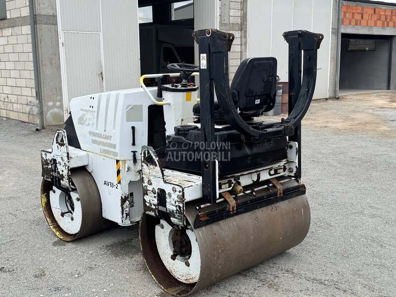 Ammann AV33/2
