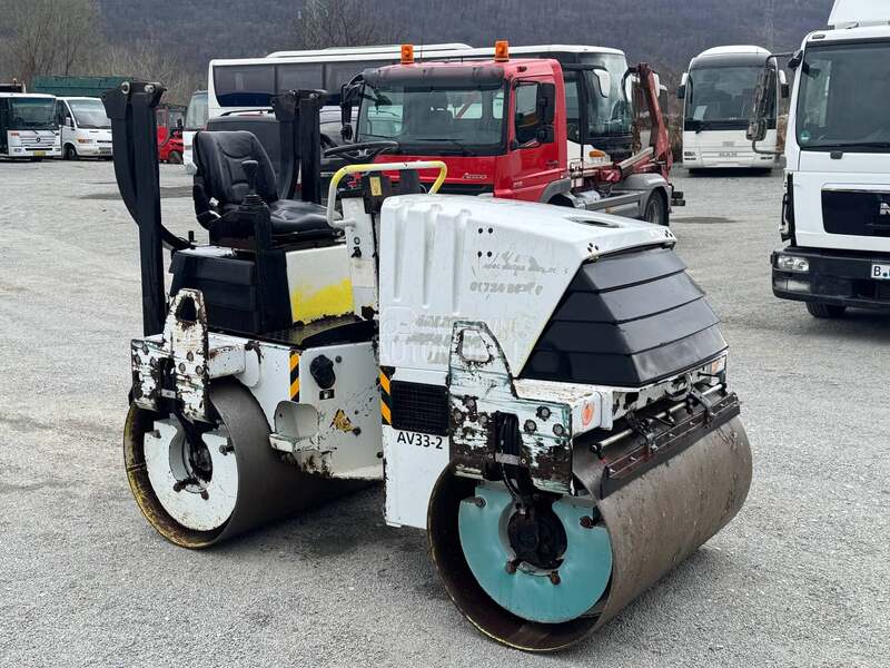Ammann AV33/2