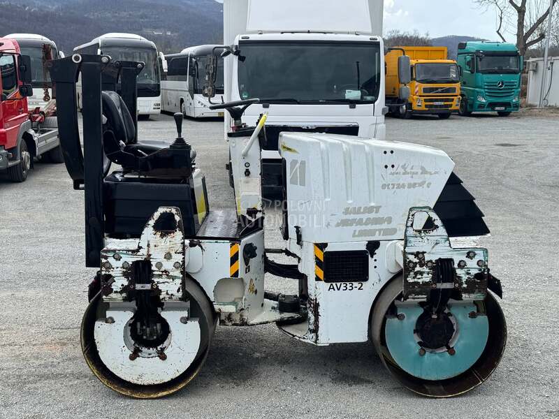 Ammann AV33/2