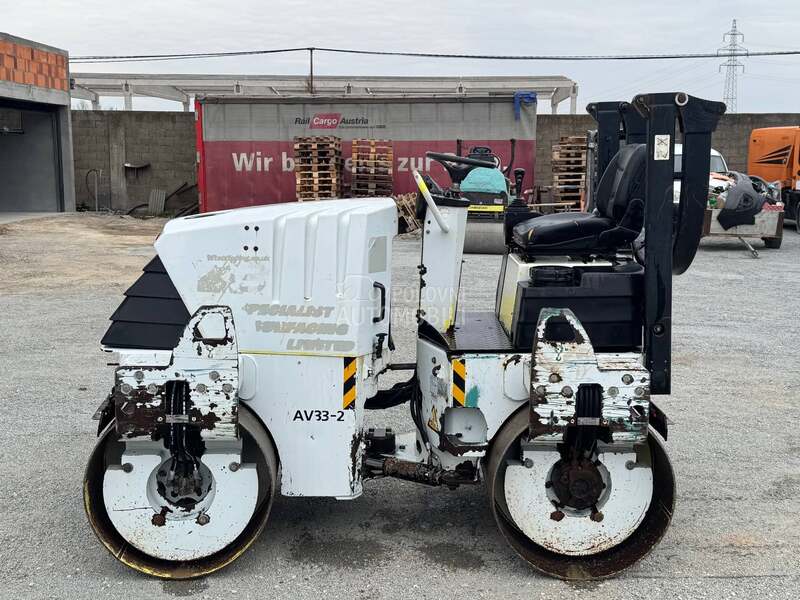 Ammann AV33/2