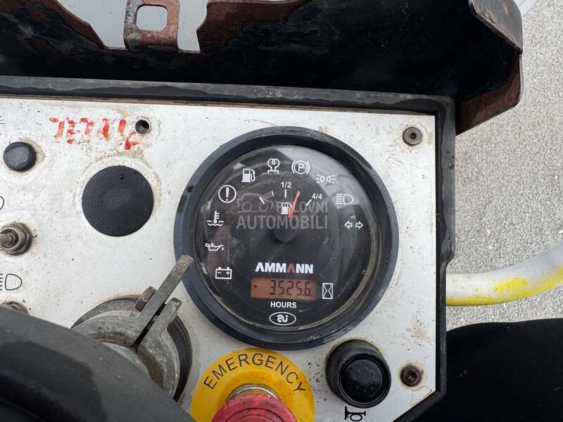 Ammann AV33/2