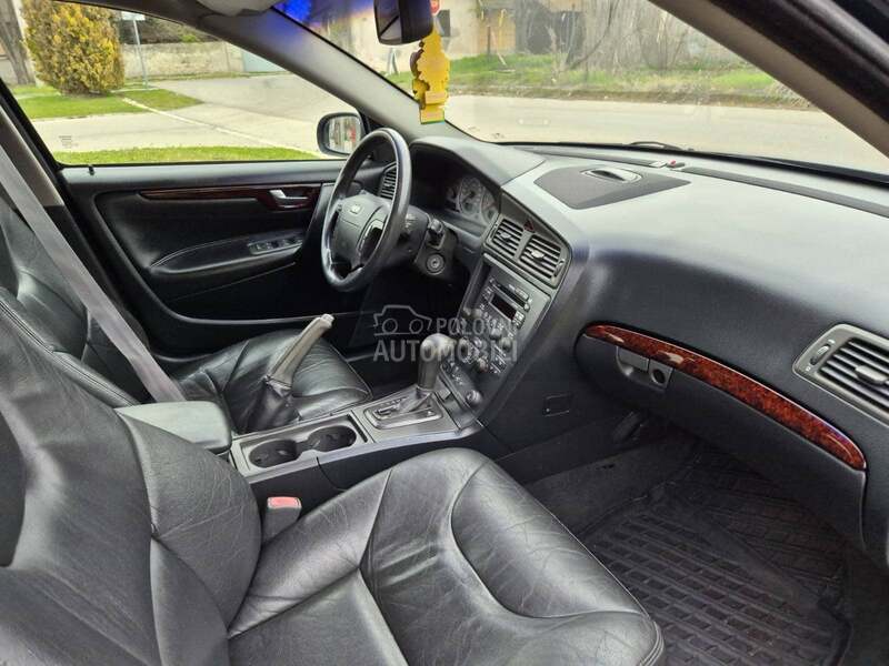 Volvo V70 