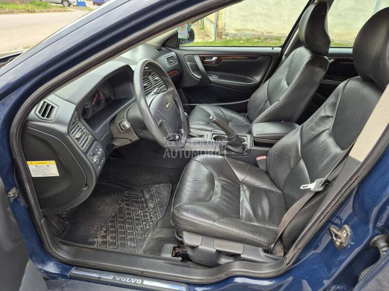 Volvo V70 