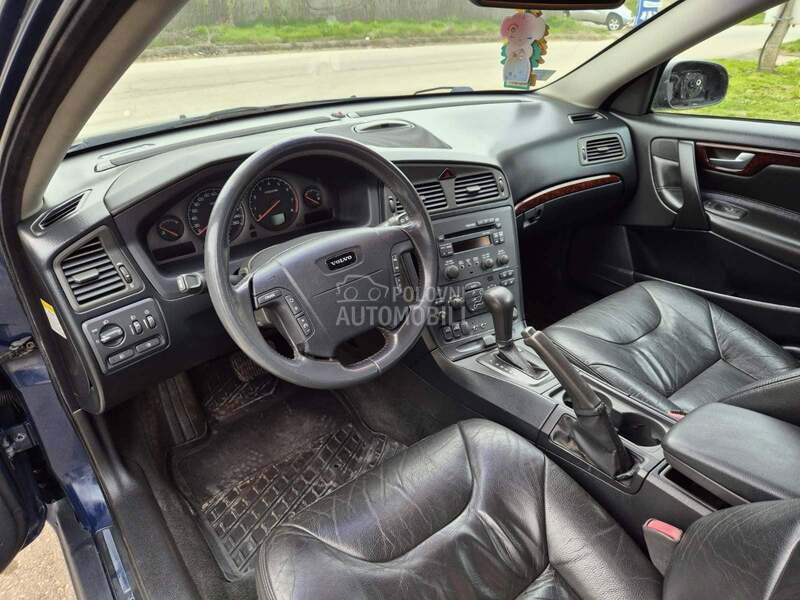 Volvo V70 