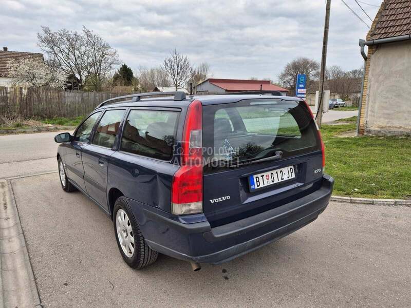 Volvo V70 
