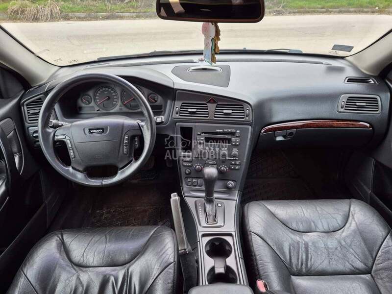 Volvo V70 