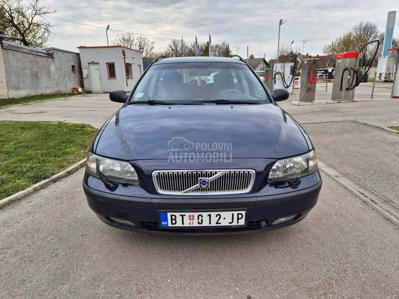 Volvo V70 