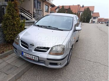 Nissan Almera Tino 