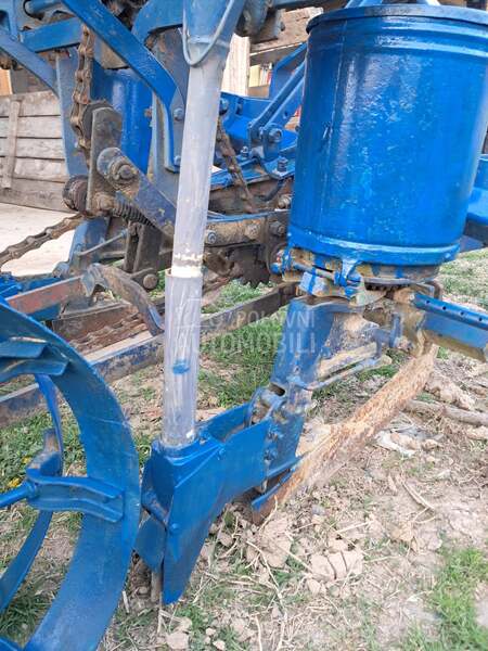 OLT Olt Sejalica za kukuruz