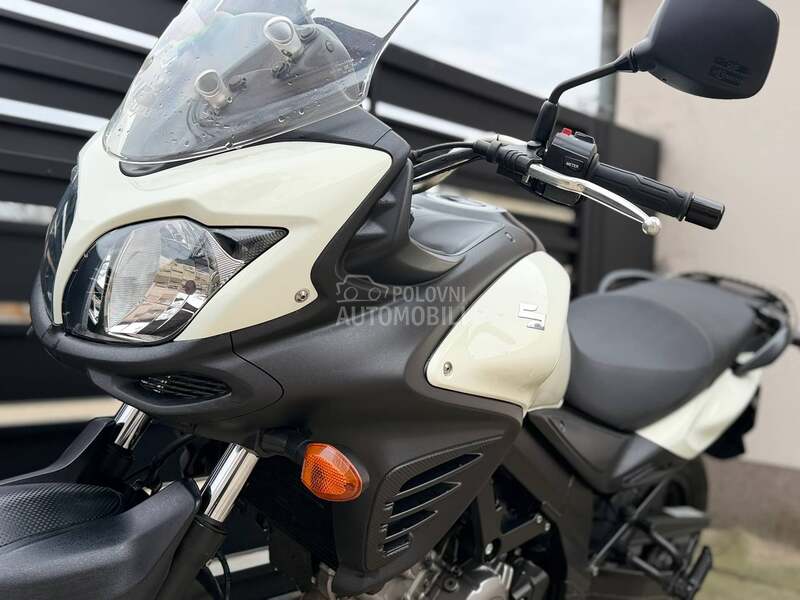 Suzuki DL650A V Strom CH