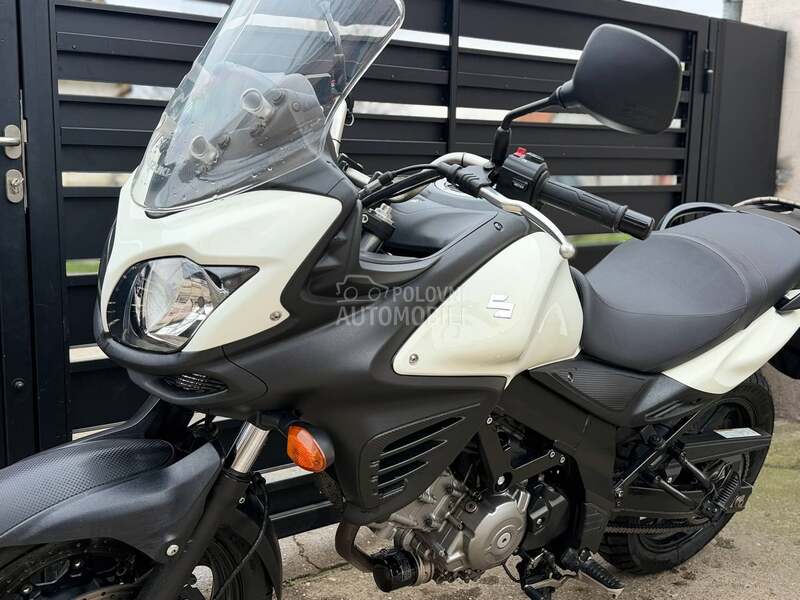 Suzuki DL650A V Strom CH