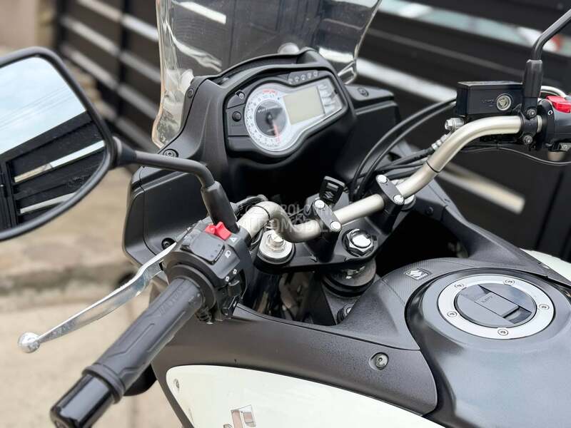 Suzuki DL650A V Strom CH