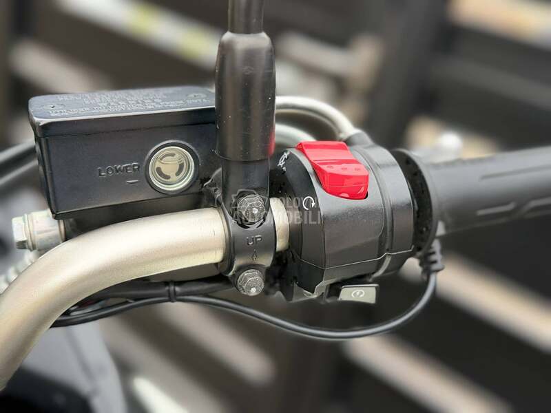 Suzuki DL650A V Strom CH