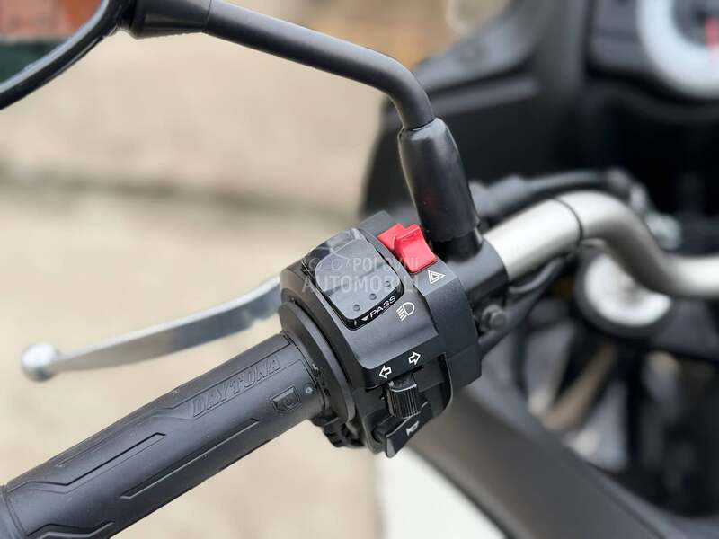 Suzuki DL650A V Strom CH