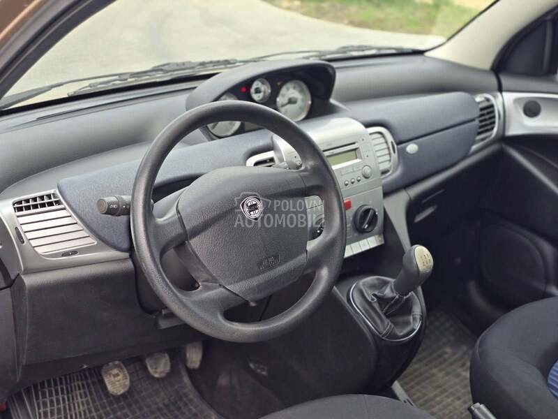 Lancia Ypsilon 