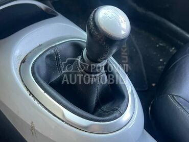 Ručica menjača bela za Nissan Juke od 2010. do 2019. god.
