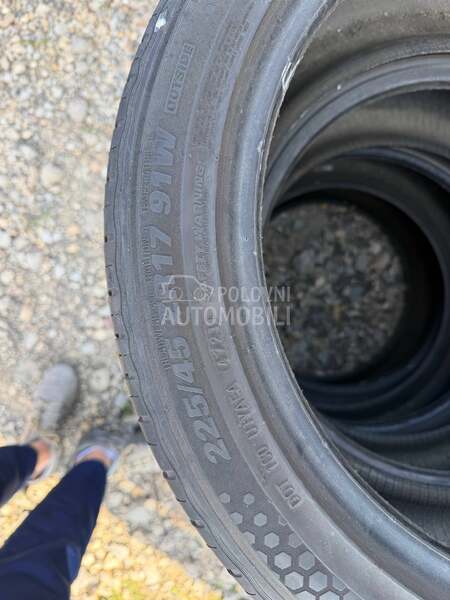 Kumho 225/45 R17 Letnja