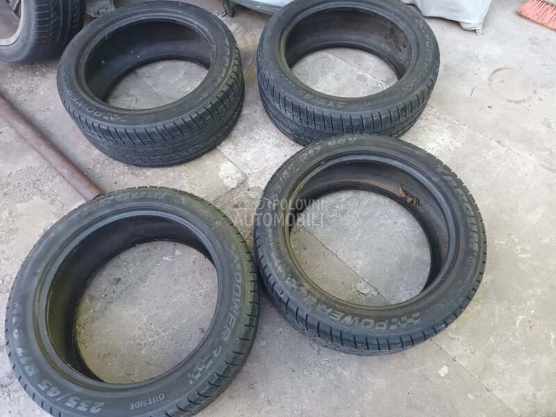 Ostalo 235/45 R17 Letnja