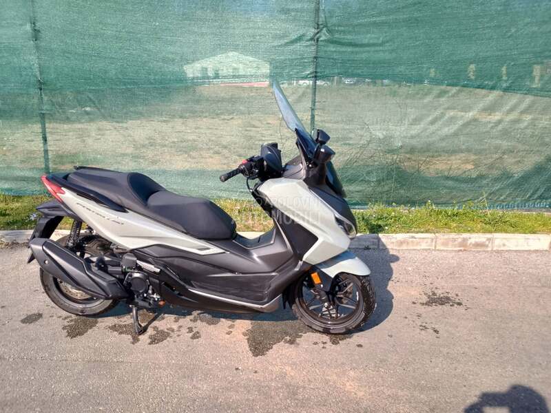 Honda Forza 350
