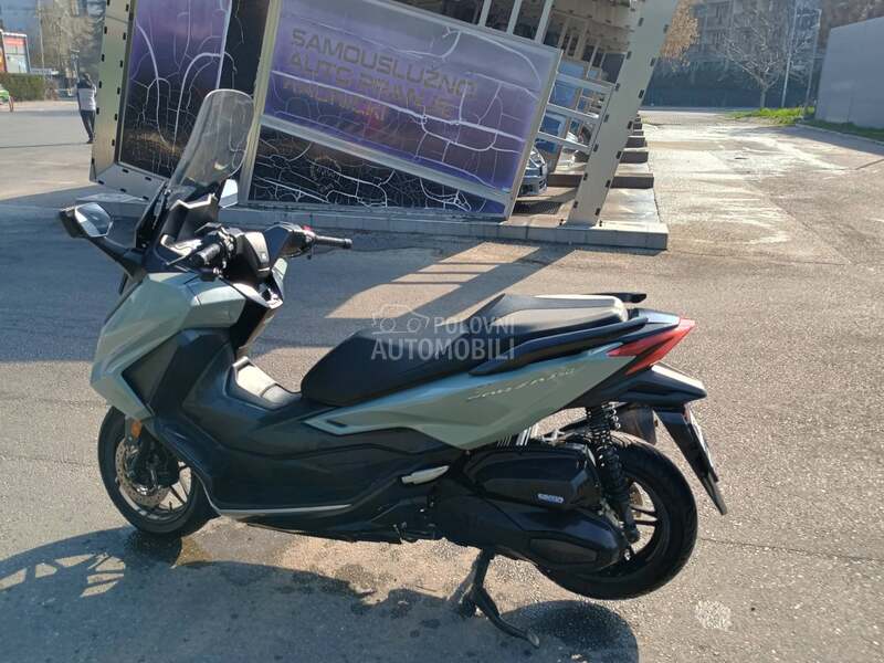 Honda Forza 350