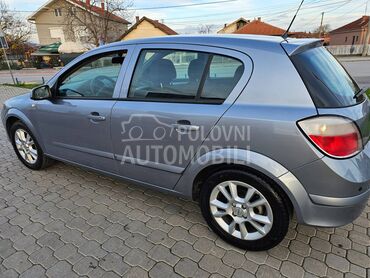 Opel Astra H 1.6b salon