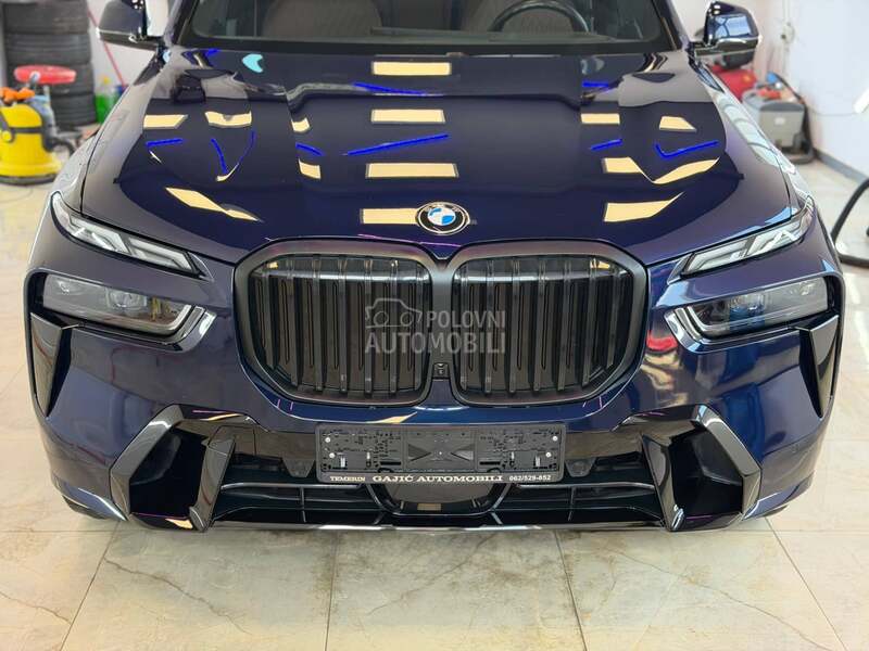 BMW X7 