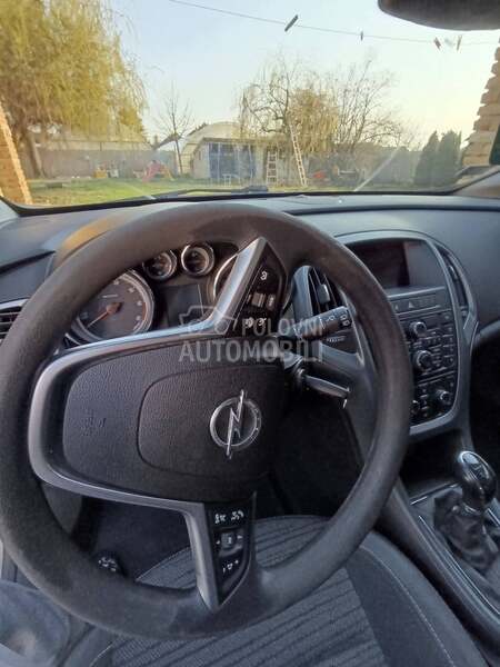 Opel Astra J 