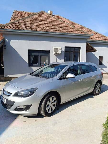 Opel Astra J 