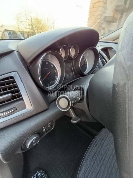 Opel Astra J 