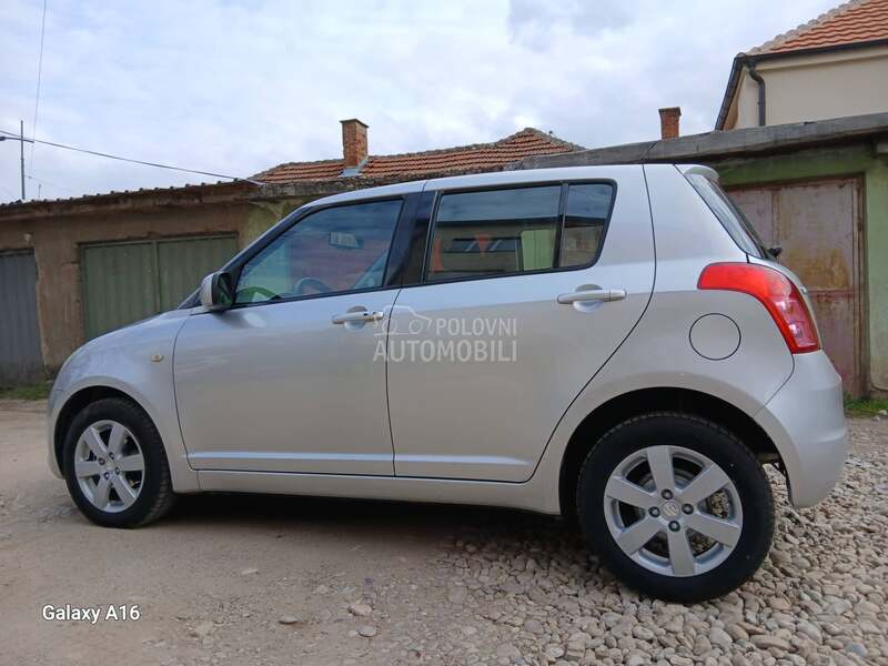 Suzuki Swift 