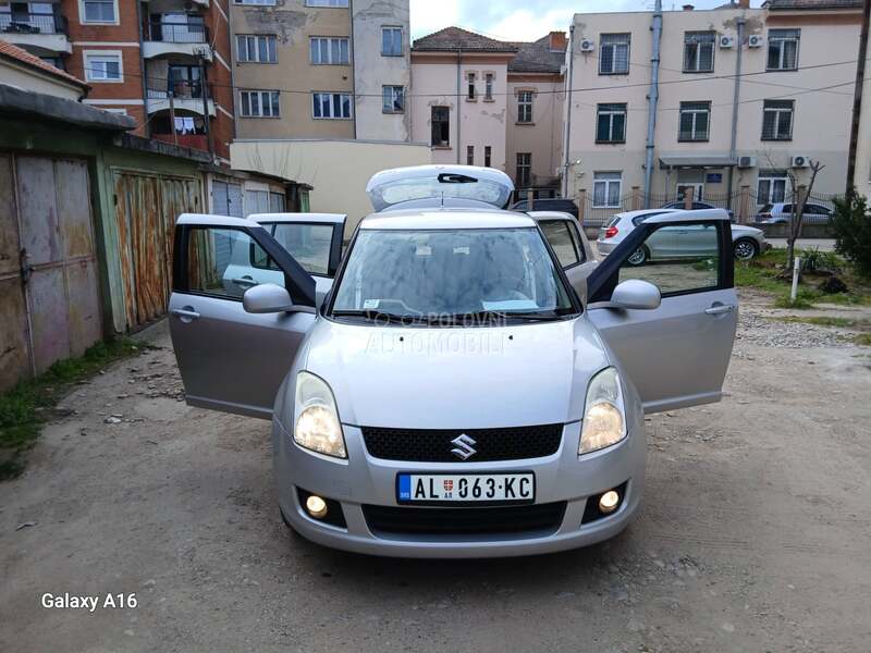 Suzuki Swift 