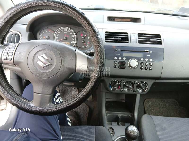 Suzuki Swift 