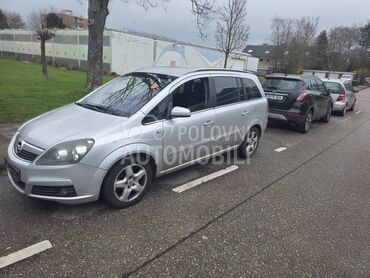 Opel Zafira 1.9 120KS -  kompletan auto u delovima