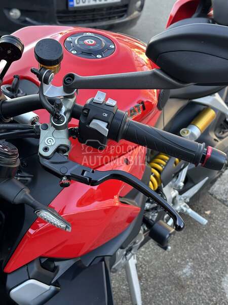 Ducati Streetfighter V2