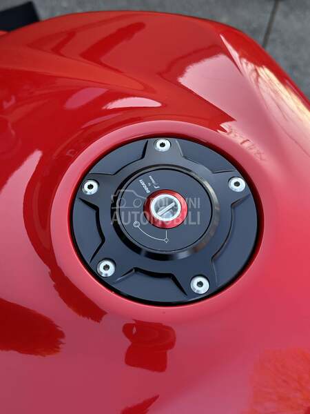 Ducati Streetfighter V2