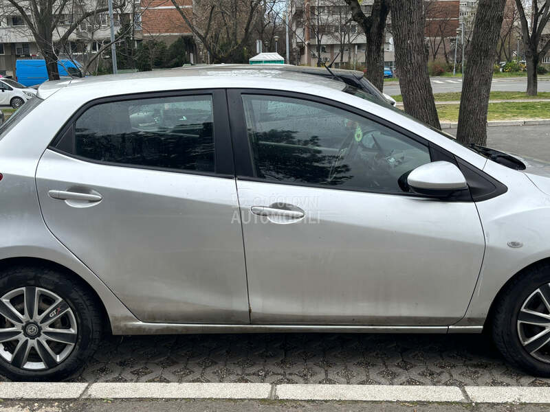 Mazda 2 