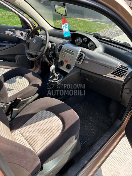 Lancia Ypsilon 