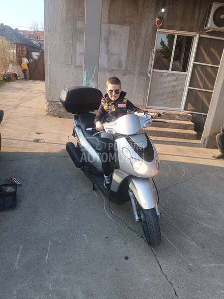 Piaggio Carnaby 250 ie