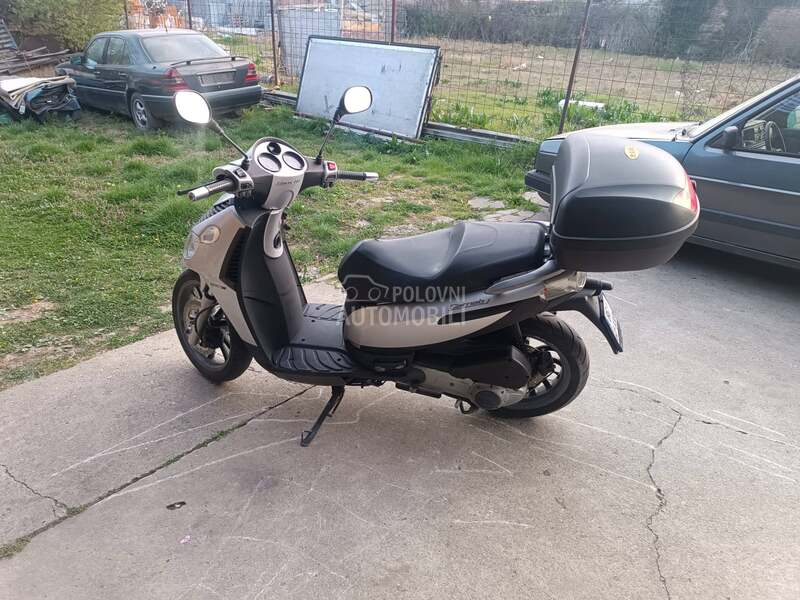 Piaggio Carnaby 250 ie