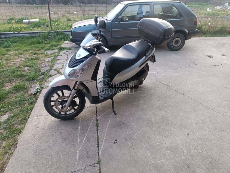 Piaggio Carnaby 250 ie