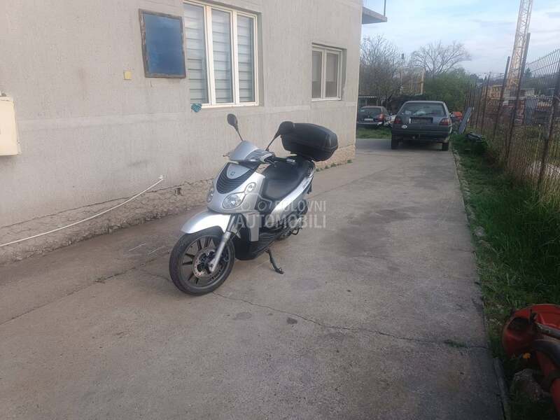 Piaggio Carnaby 250 ie