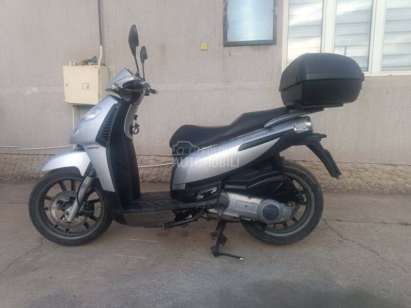 Piaggio Carnaby 250 ie