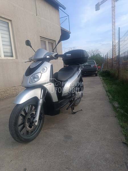 Piaggio Carnaby 250 ie