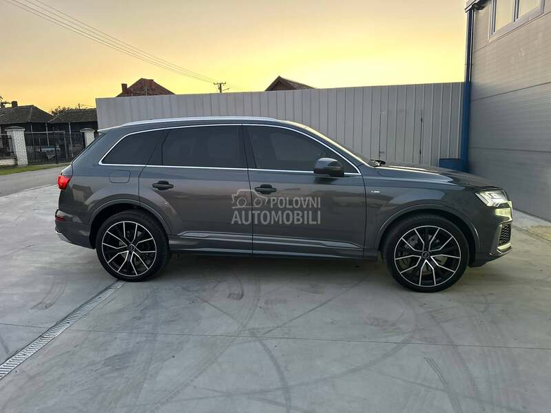 Audi Q7 