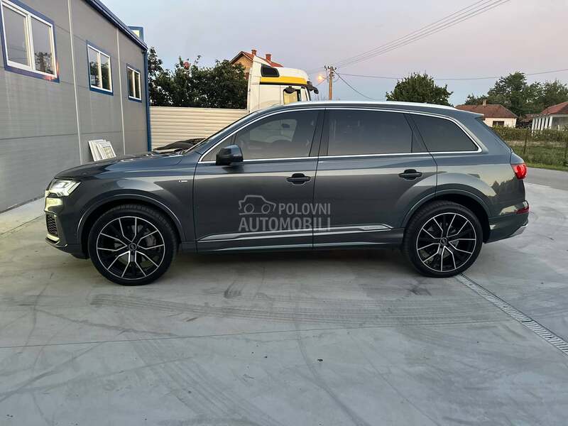 Audi Q7 