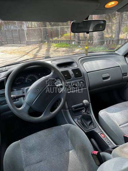 Renault Laguna 