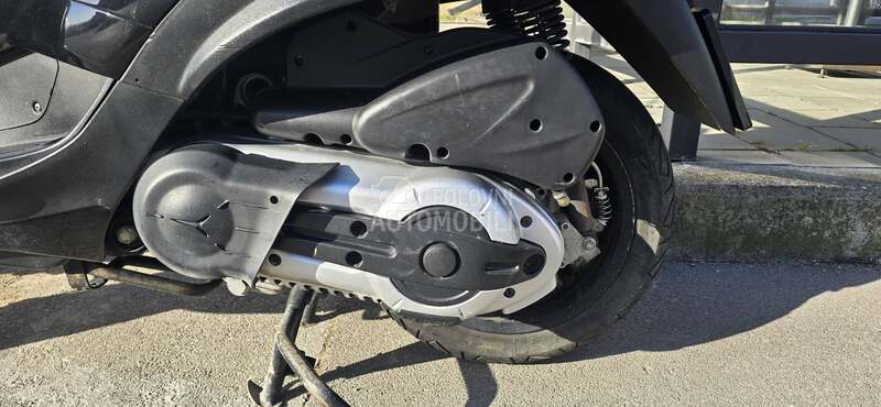 Piaggio MP3 400ie vozi se sa B