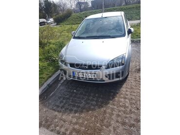 Ford Focus metalik siva